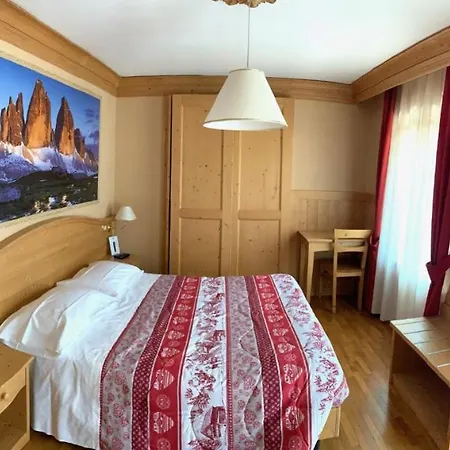 Hotel Garni Ajarnola 3*