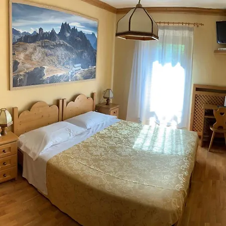 Hotel Garni Ajarnola 3*