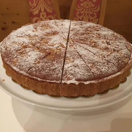 Garni Ajarnola أورونزو دي كادوري